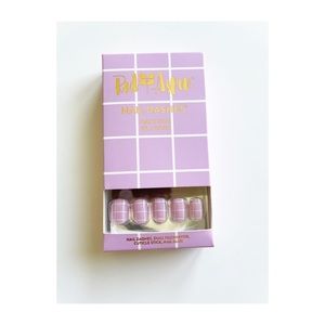 Red Aspen Cindy Graph short nail dash